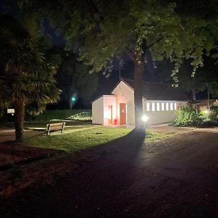 Camping Les Portes Du Perche Mamers Esterno foto