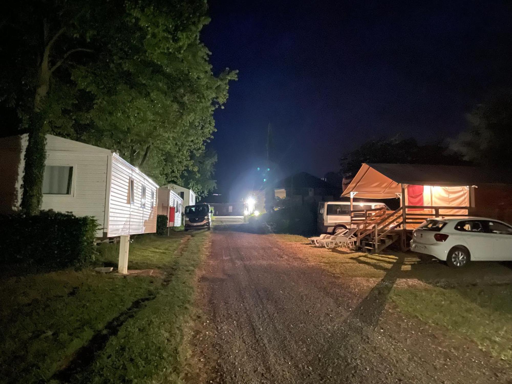 Camping Les Portes Du Perche Mamers Esterno foto
