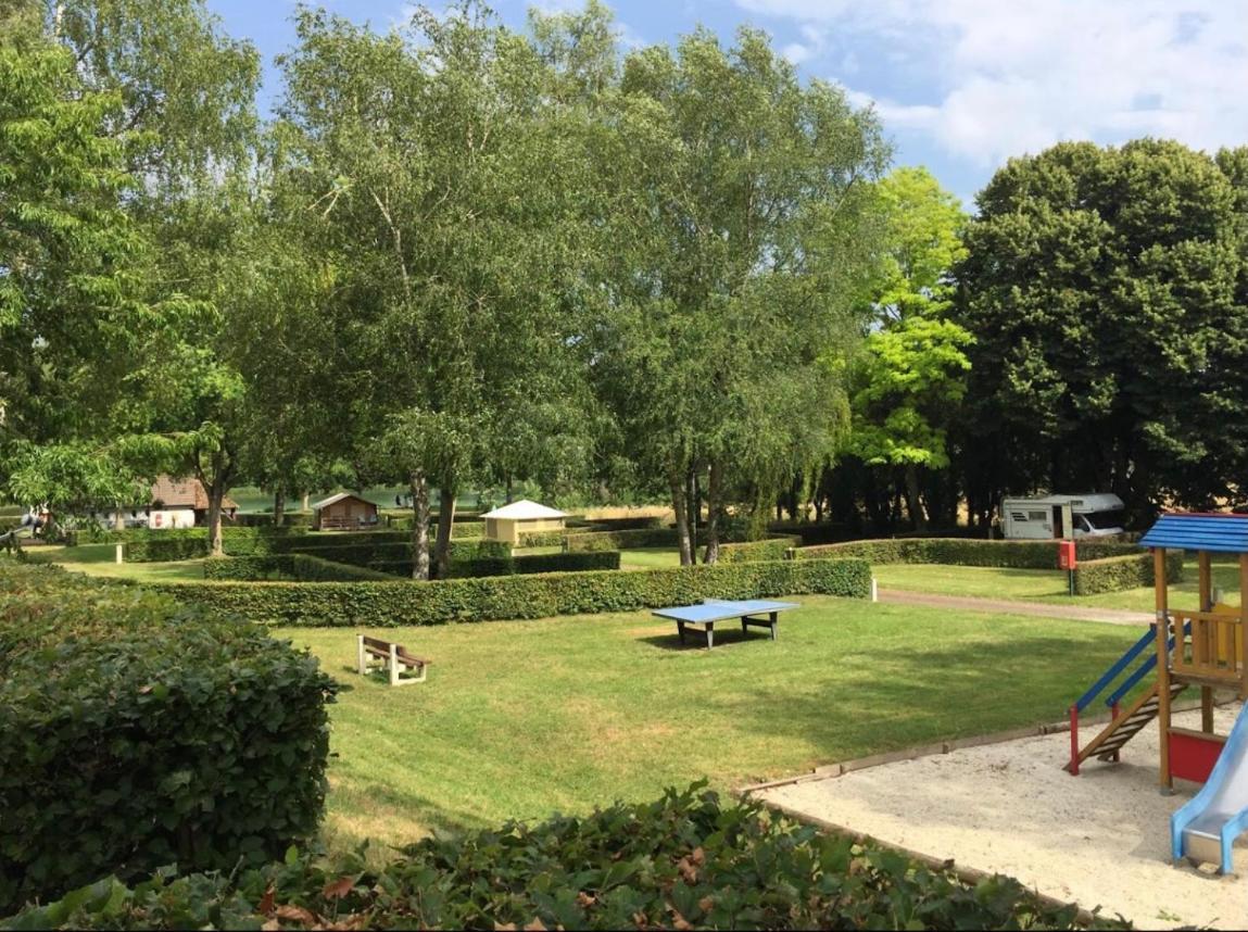 Camping Les Portes Du Perche Mamers Esterno foto