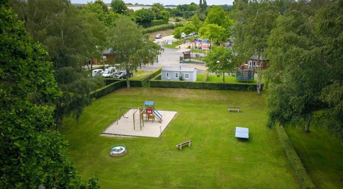 Camping Les Portes Du Perche Mamers Esterno foto
